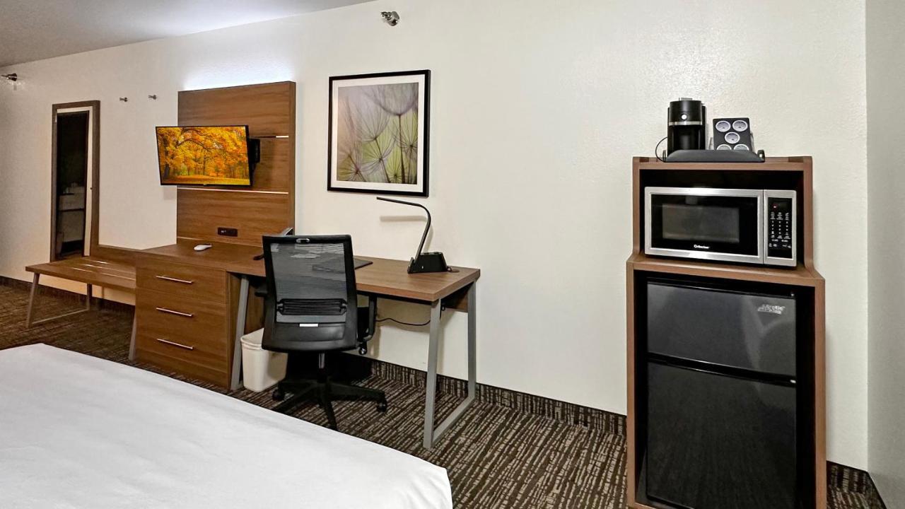 Estherville Hotel & Suites Экстерьер фото