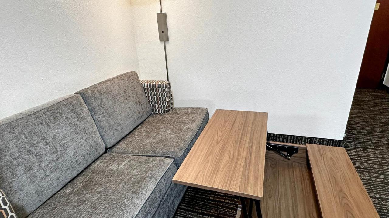Estherville Hotel & Suites Экстерьер фото