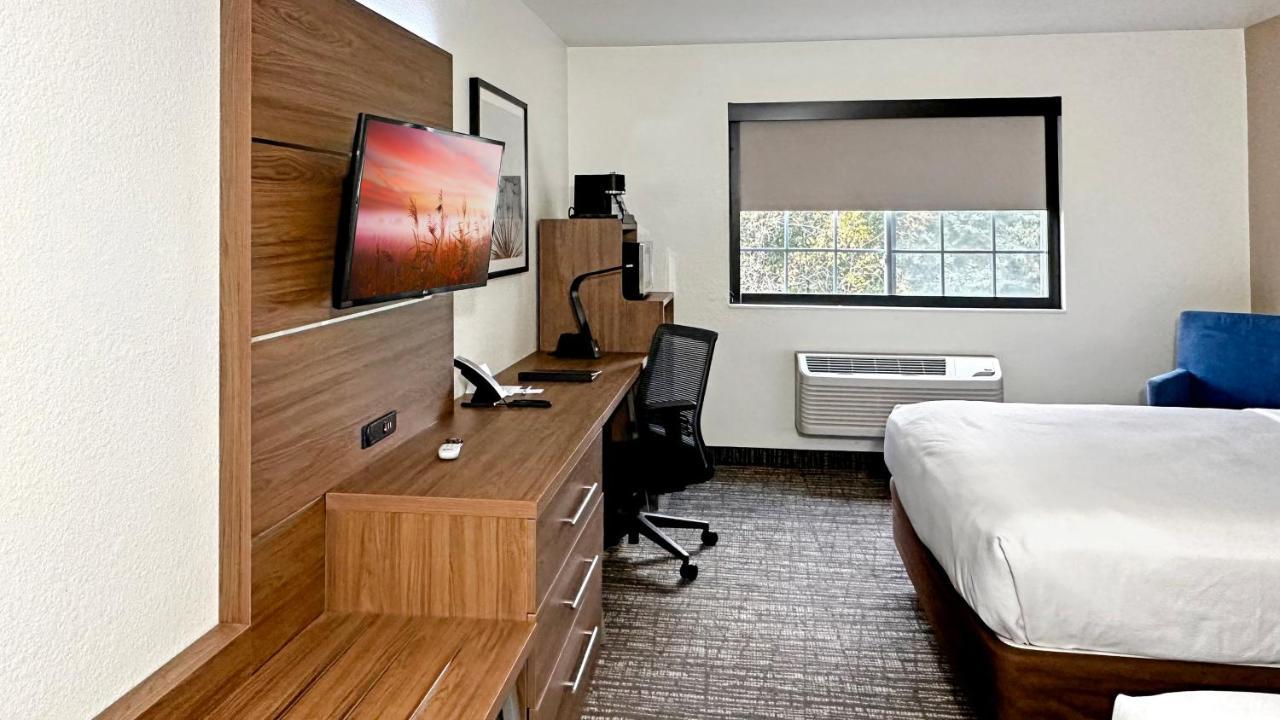 Estherville Hotel & Suites Экстерьер фото