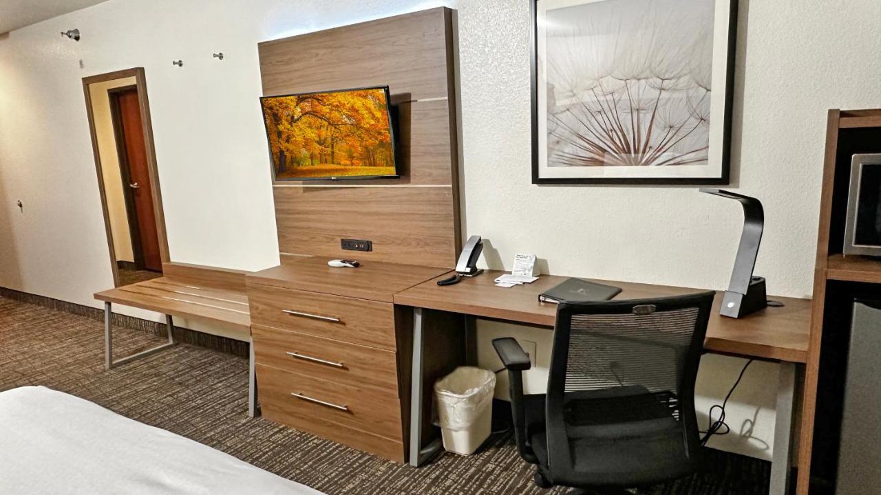 Estherville Hotel & Suites Экстерьер фото
