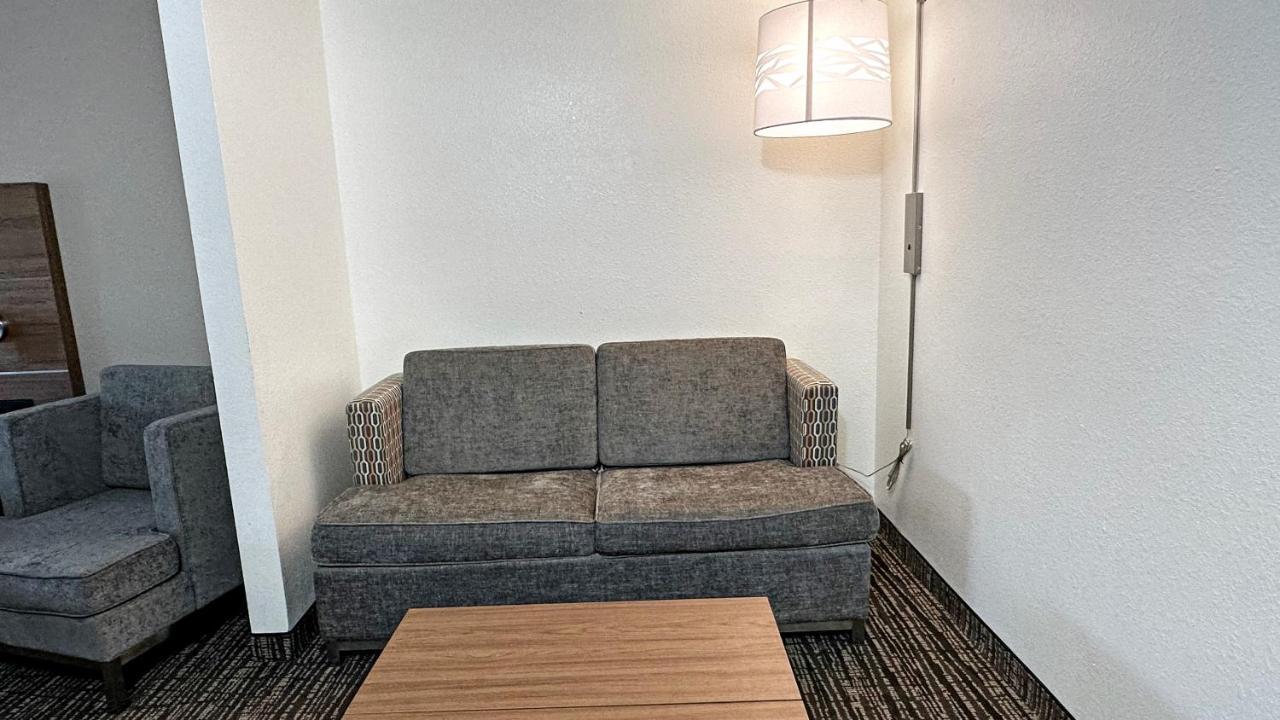 Estherville Hotel & Suites Экстерьер фото