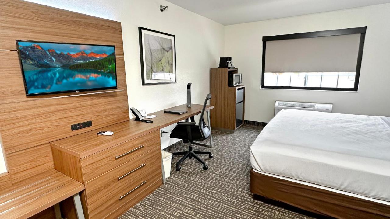Estherville Hotel & Suites Экстерьер фото