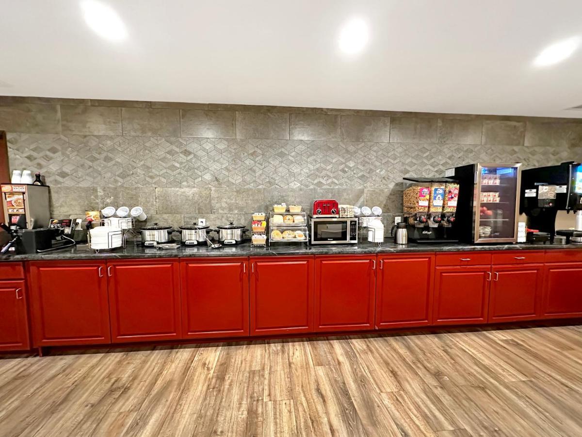 Estherville Hotel & Suites Экстерьер фото