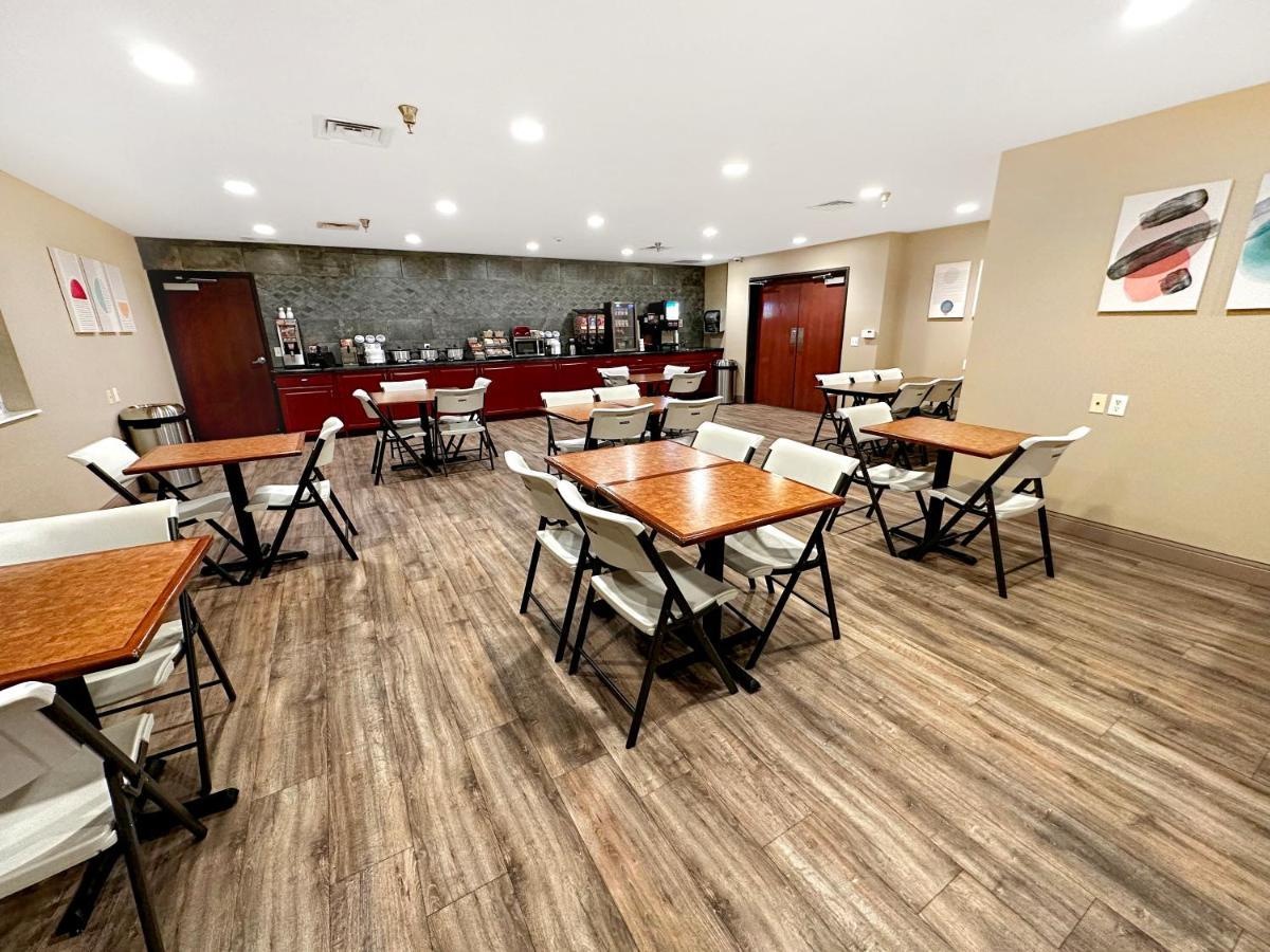 Estherville Hotel & Suites Экстерьер фото