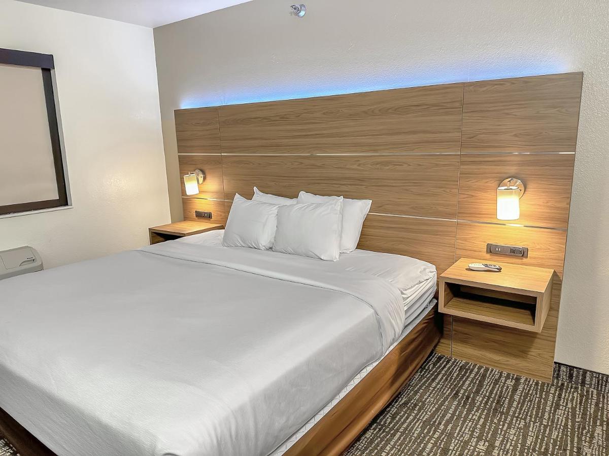 Estherville Hotel & Suites Экстерьер фото