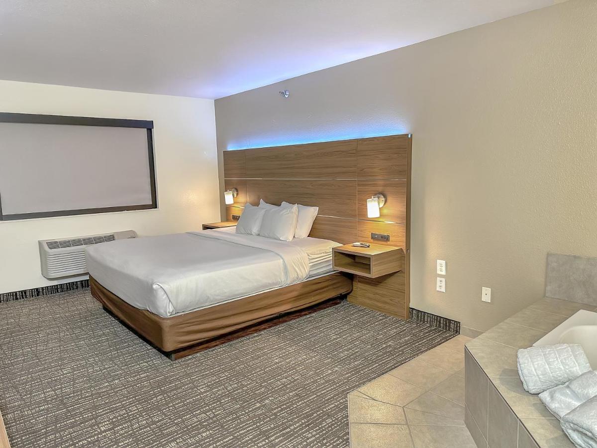 Estherville Hotel & Suites Экстерьер фото