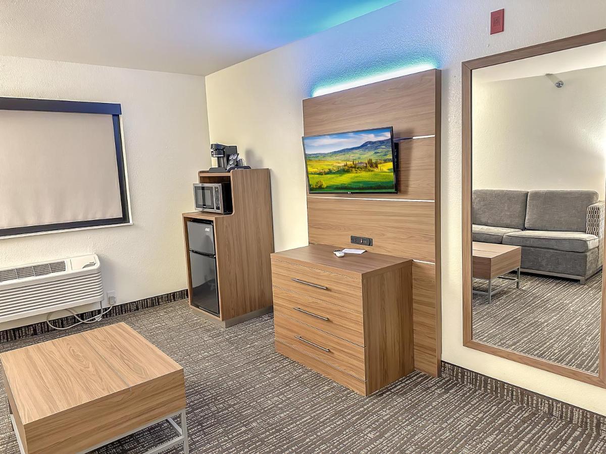 Estherville Hotel & Suites Экстерьер фото
