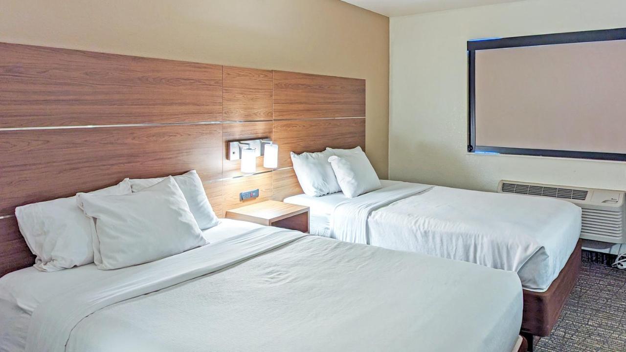 Estherville Hotel & Suites Экстерьер фото