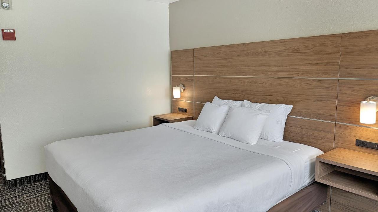 Estherville Hotel & Suites Экстерьер фото
