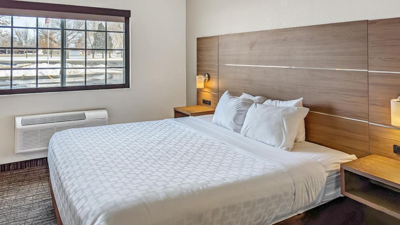 Estherville Hotel & Suites Экстерьер фото