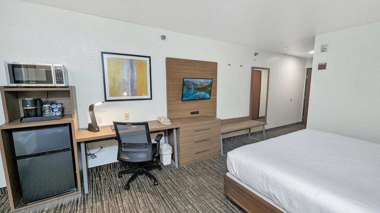 Estherville Hotel & Suites Экстерьер фото
